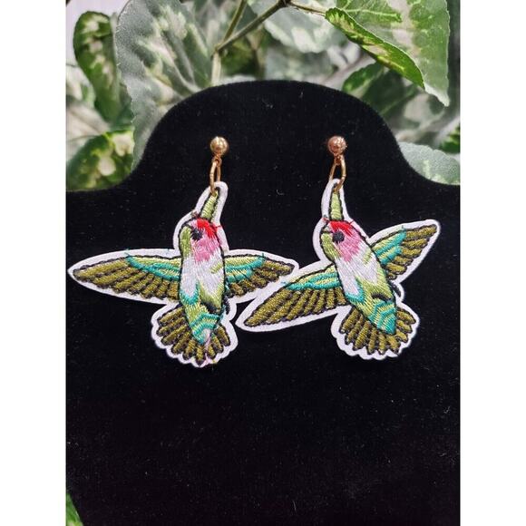 Women's Multicolor Bird's Shape Stylish Partywear Stylish Fabric Earrings Set - Picture 6 of 6